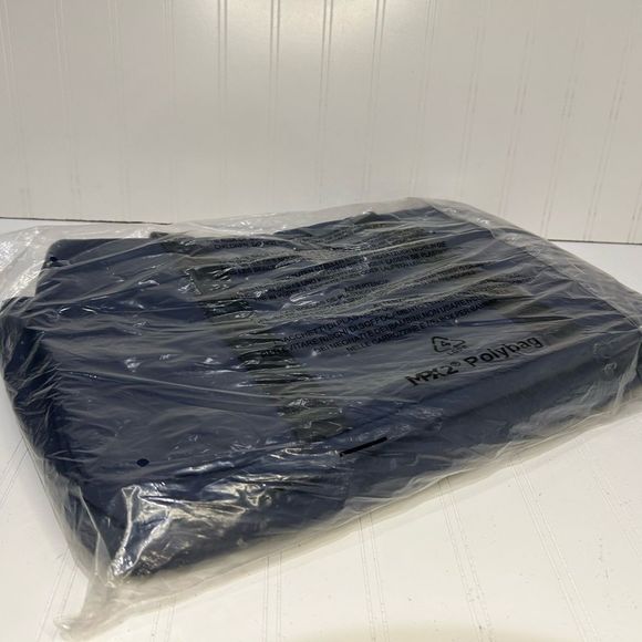 Calvin Klein Defy Prfm Gift Weekender Gwp Gym Bag - Picture 3 of 5